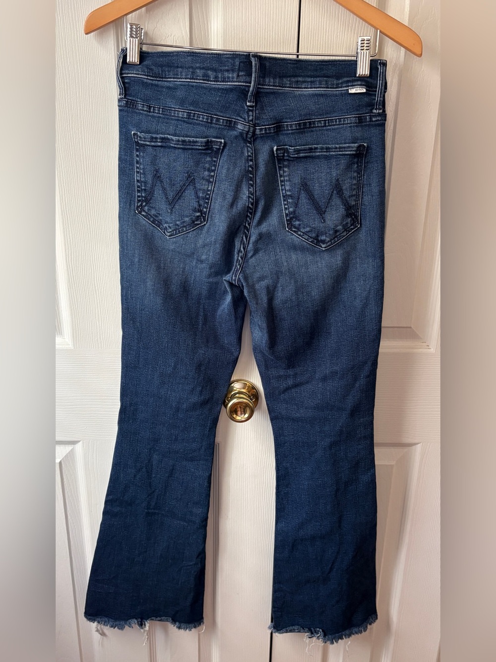 MOTHER The Weekender Fray Mid-Rise Flare Jeans in Mint Condition Medium Wash 28 - Picture 4 of 14